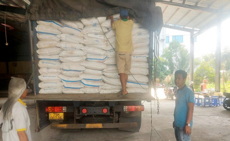 Vận chuyển thuê gần 42 tấn đường cát nhập lậu